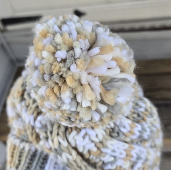 Columbia Beanie - Picture 7 of 7